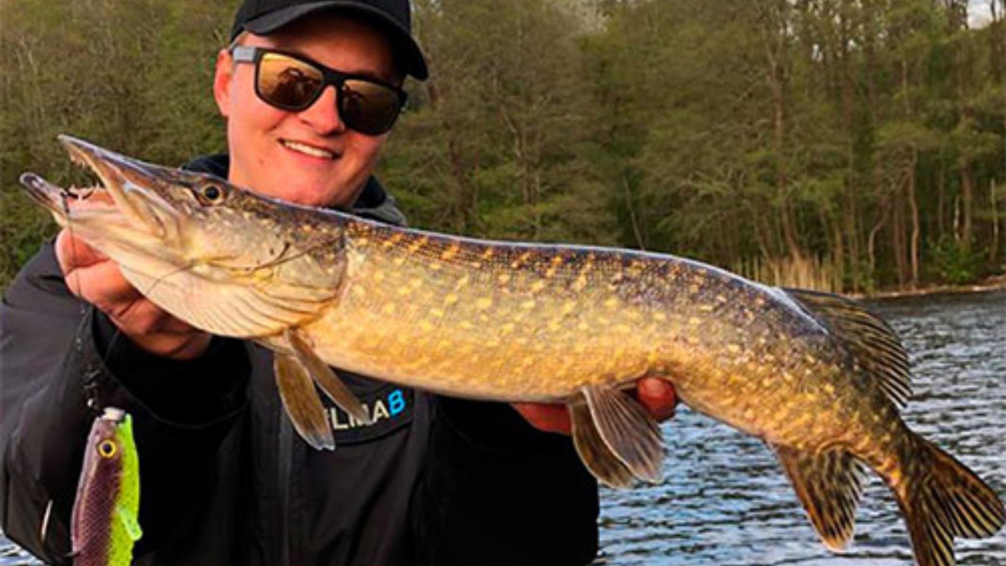 Hecht im Angelsee fischen: Raubfischjagd an (sehr) kleinen Seen - HechtundBarsch.de