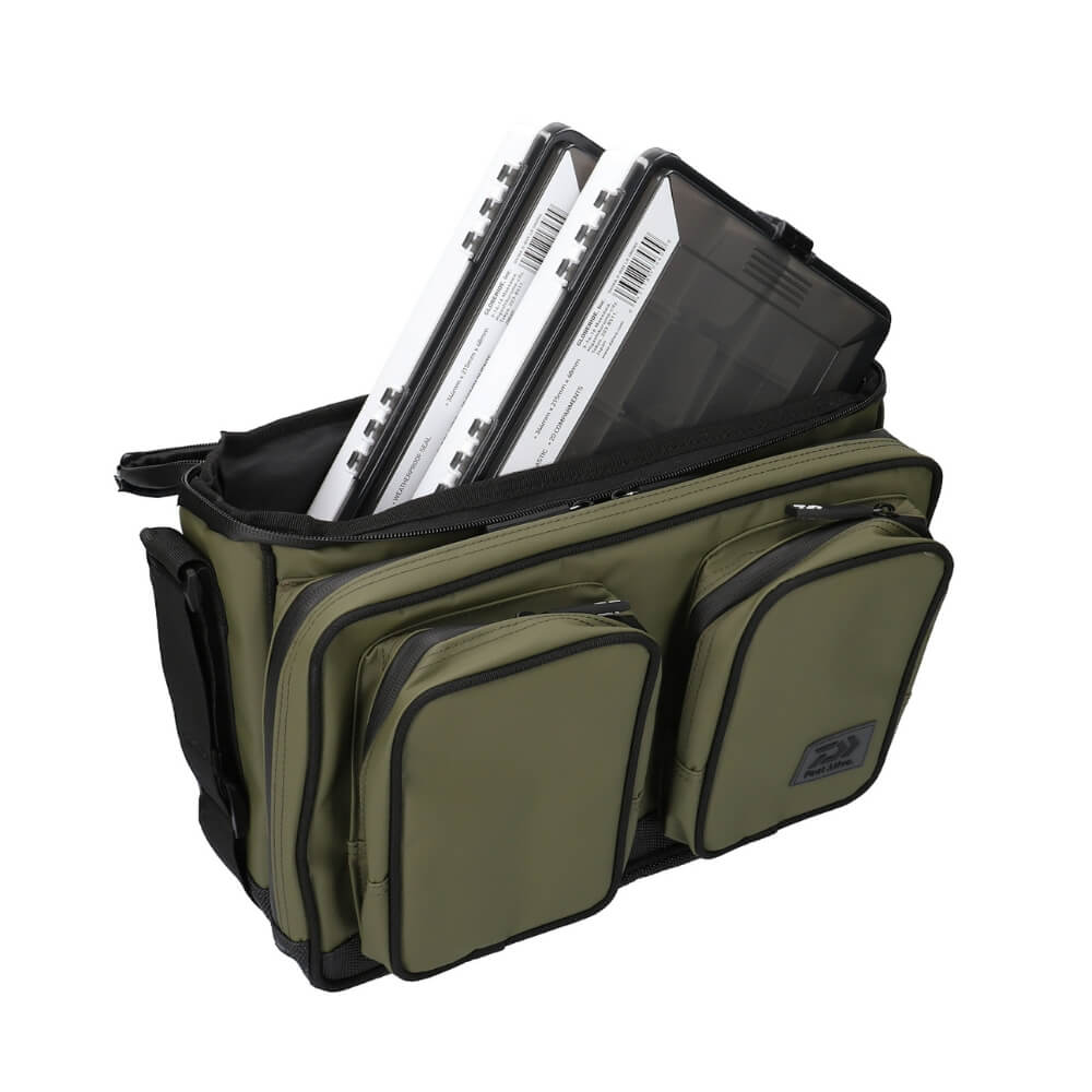 Daiwa D-VEC WP 200 Tackle Box Bag geöffnet mit Boxen