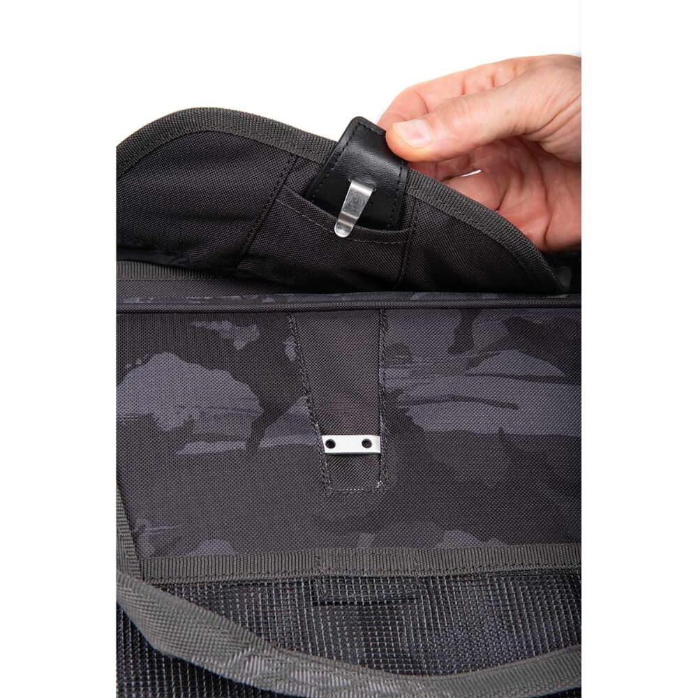 Fox Rage Voyager Camo Moulded Carryall Verschluss